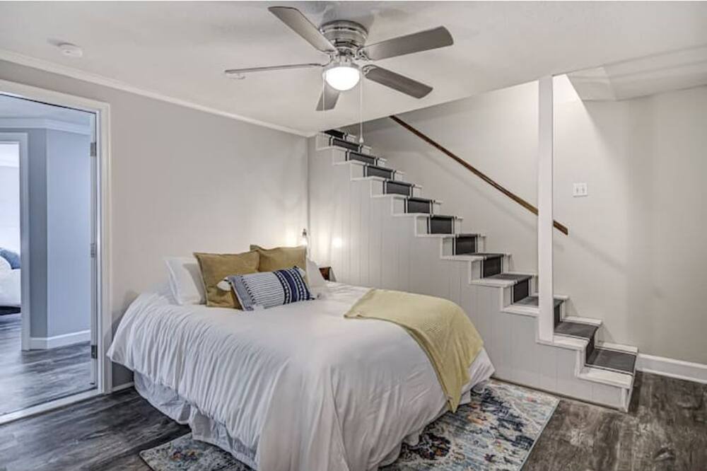 Photo of Bedroom in Jamestown