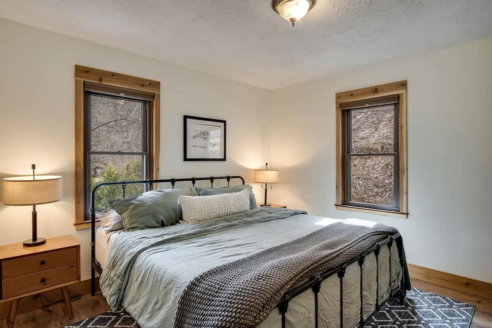 Photo of Bedroom in Sylva