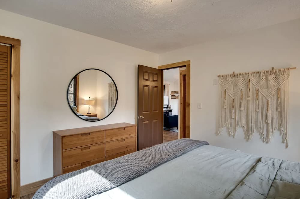 Photo of Bedroom in Sylva