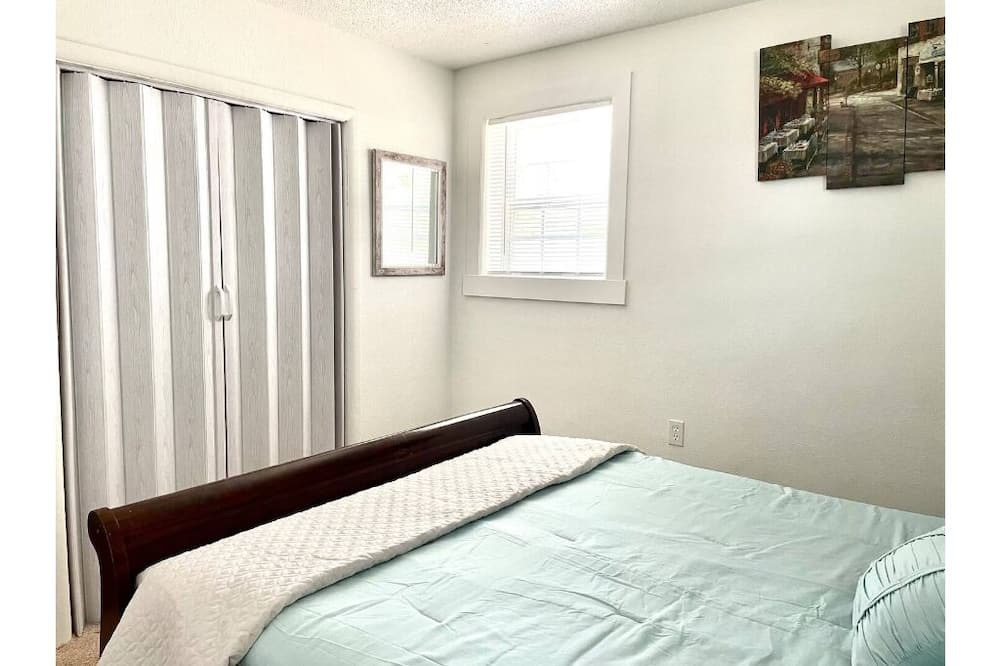 Photo of Bedroom in Hickory