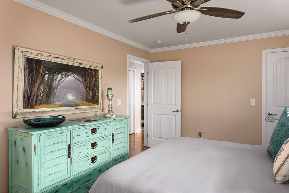 Photo of Bedroom in Southmont