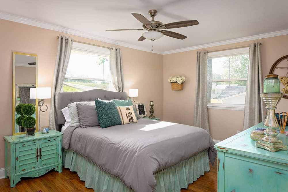 Photo of Bedroom in Southmont