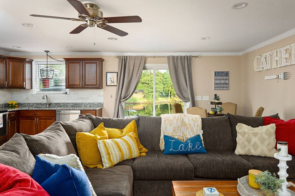 Photo of Livingroom in Southmont