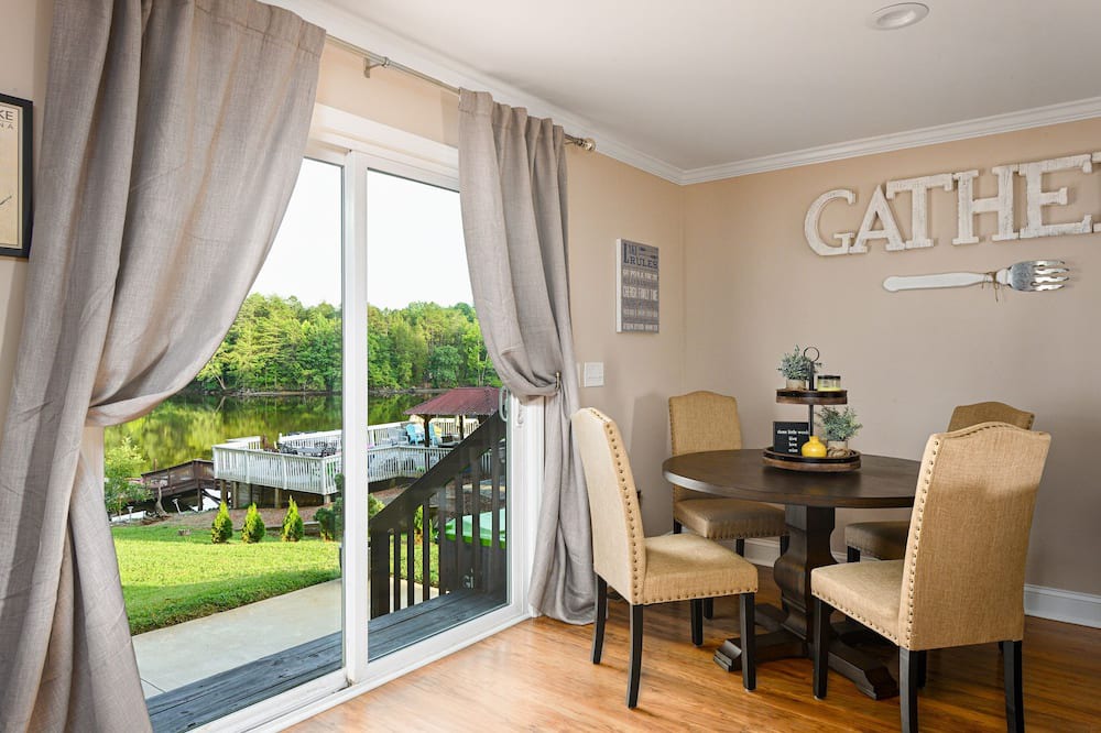 Photo of Bedroom in Southmont