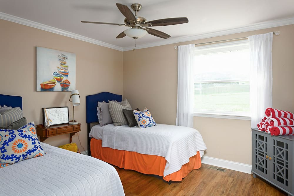 Photo of Bedroom in Southmont