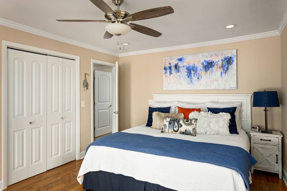 Photo of Bedroom in Southmont