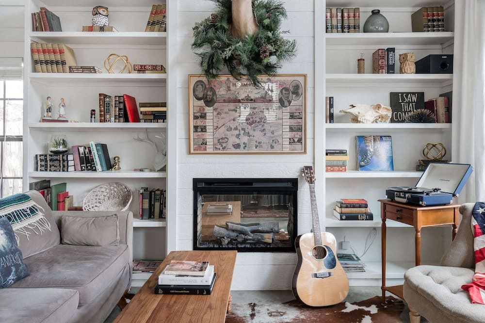 Photo of Livingroom in Cleveland Park