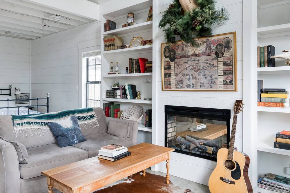 Photo of Livingroom in Cleveland Park
