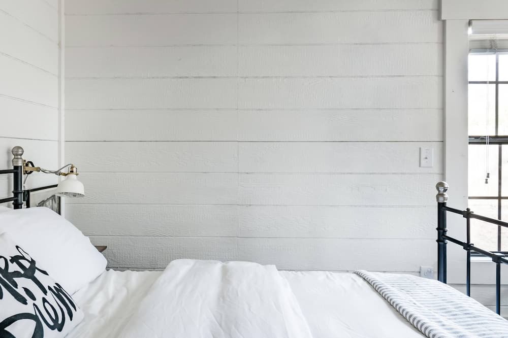 Photo of Bedroom in Cleveland Park