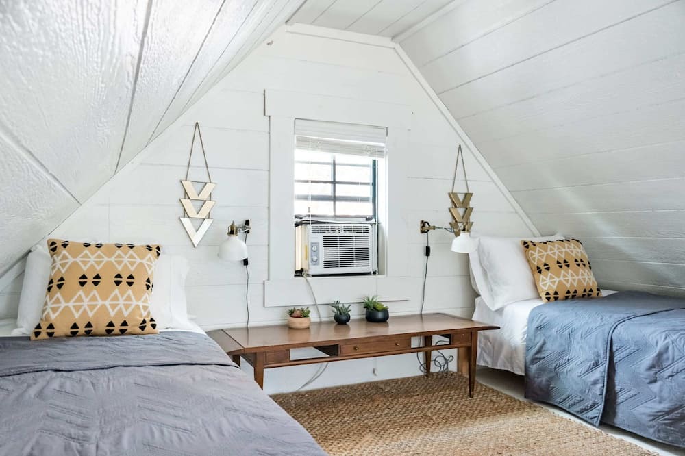 Photo of Bedroom in Cleveland Park
