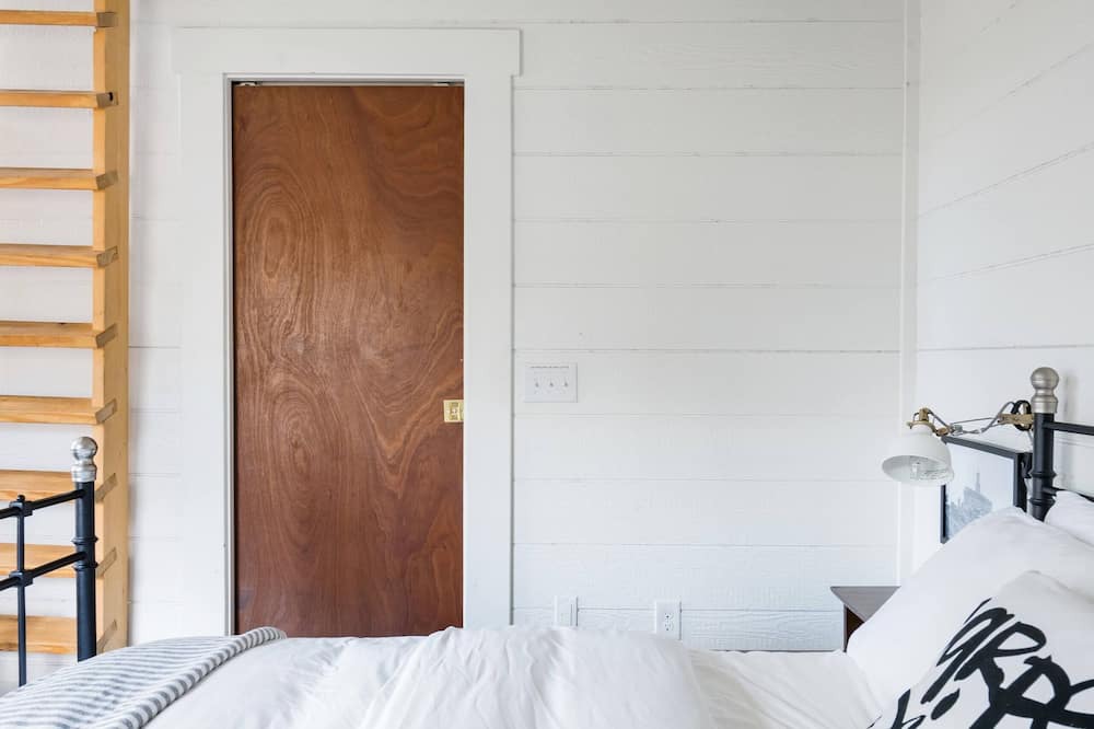 Photo of Bedroom in Cleveland Park