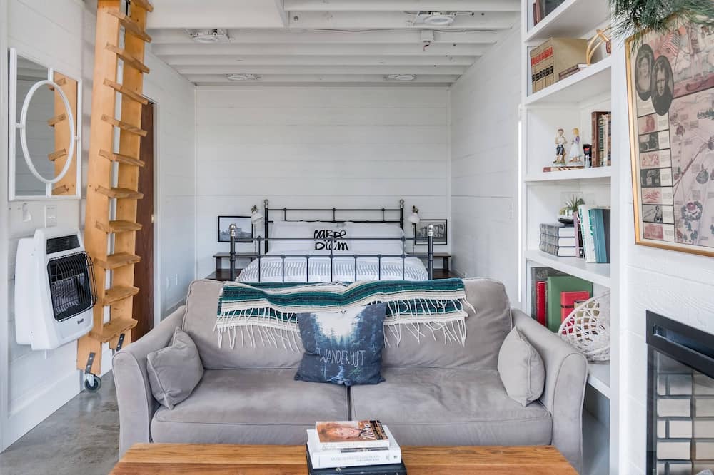 Photo of Bedroom in Cleveland Park