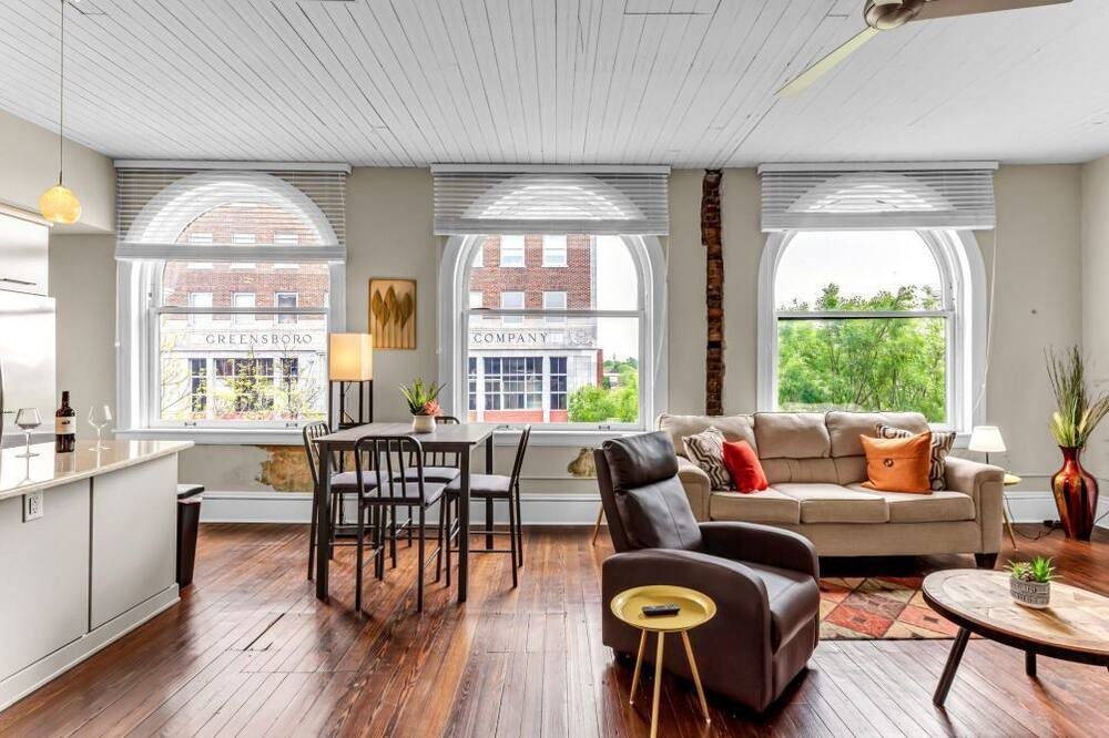 Photo of Livingroom in Downtown Greensboro