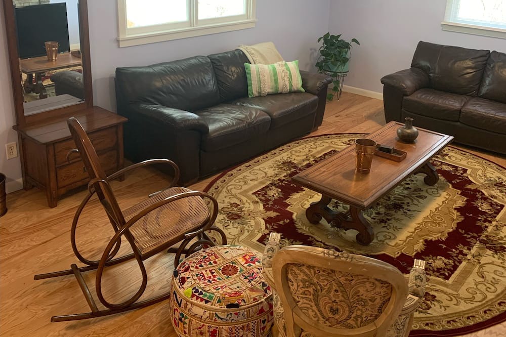 Photo of Livingroom in Barnardsville