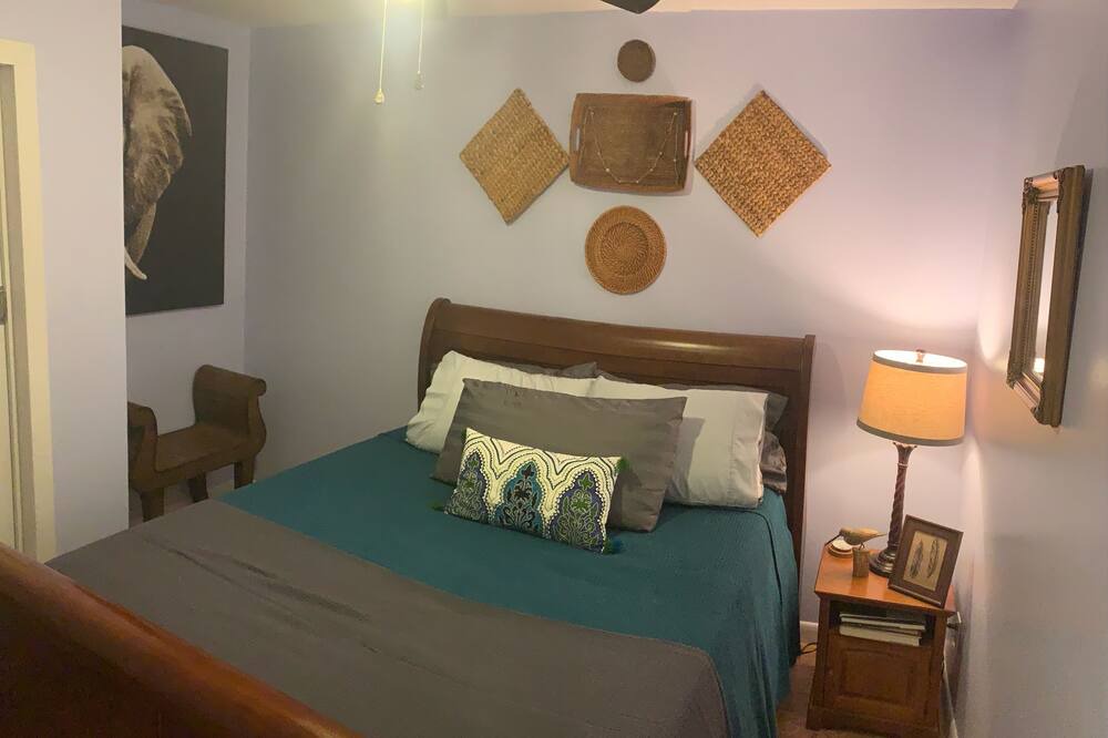 Photo of Bedroom in Barnardsville