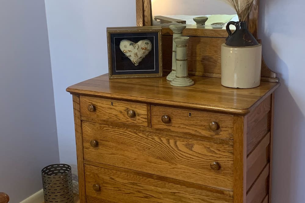 Photo of Bedroom in Barnardsville