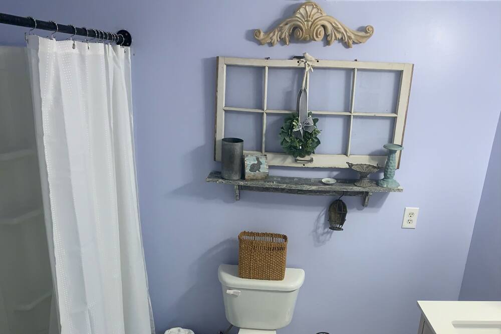 Photo of Bathroom in Barnardsville