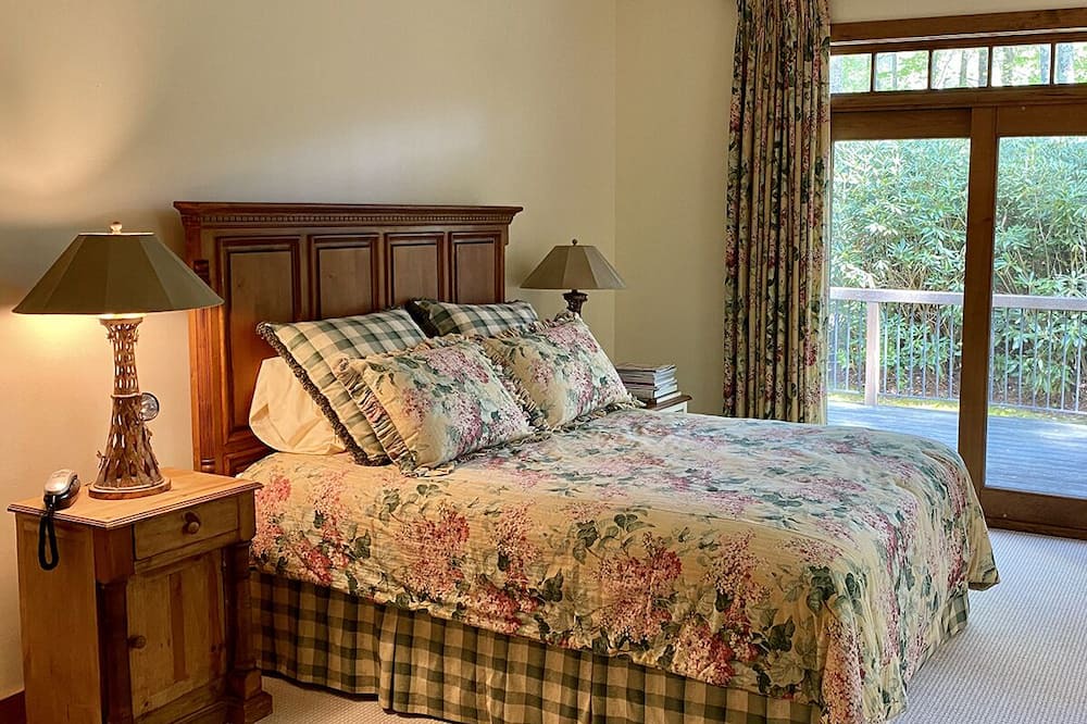Photo of Bedroom in Lake Toxaway