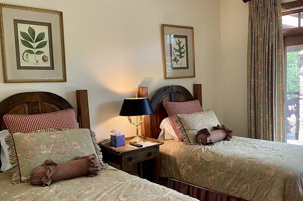 Photo of Bedroom in Lake Toxaway