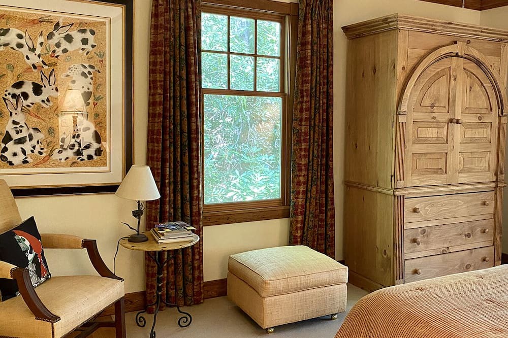 Photo of Bedroom in Lake Toxaway