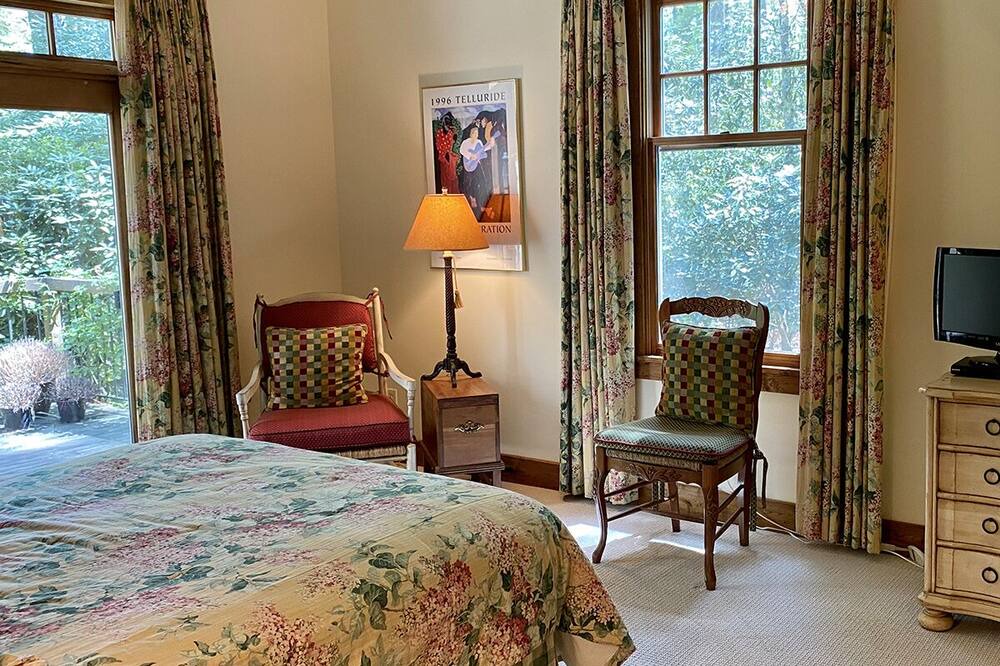 Photo of Bedroom in Lake Toxaway