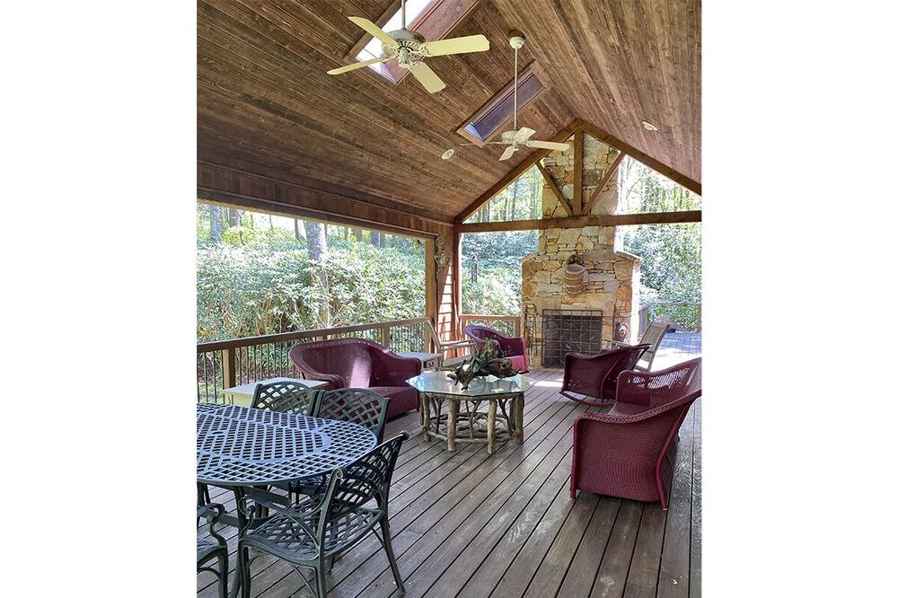 Photo of Patio Balcony in Lake Toxaway