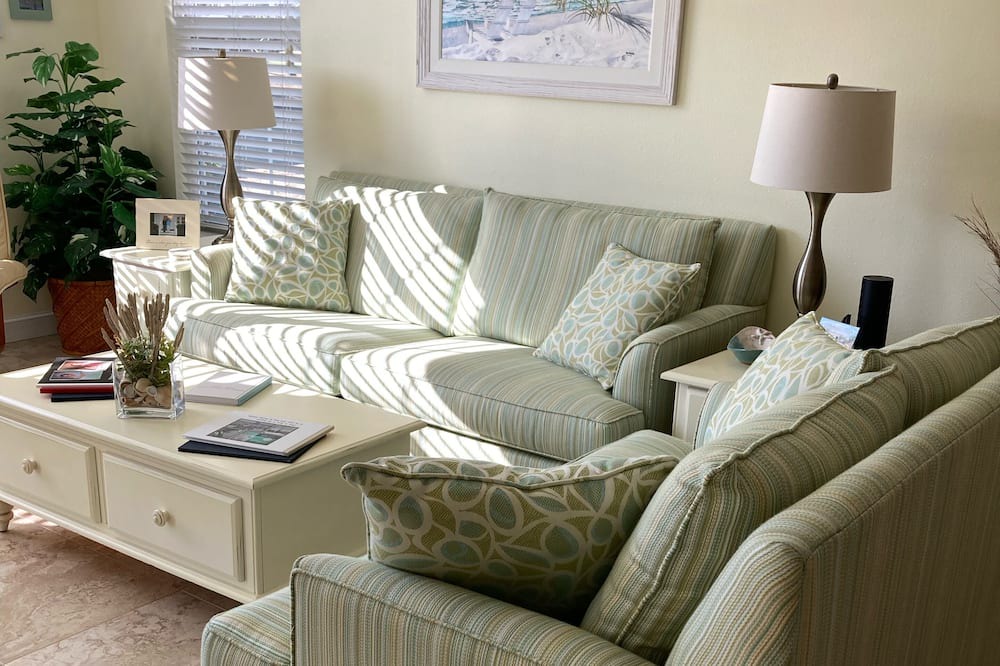 Photo of Livingroom in Sunset Beach
