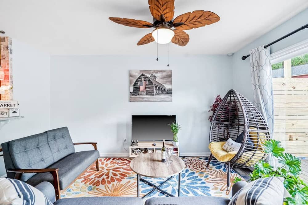 Photo of Livingroom in Northeast Raleigh