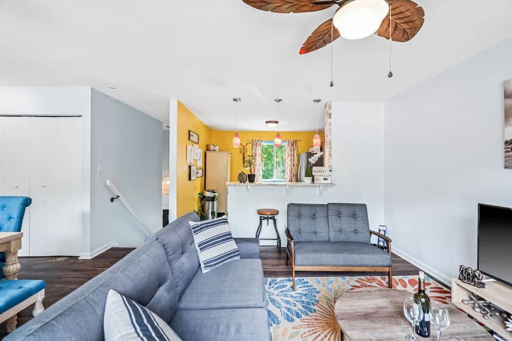 Photo of Livingroom in Northeast Raleigh