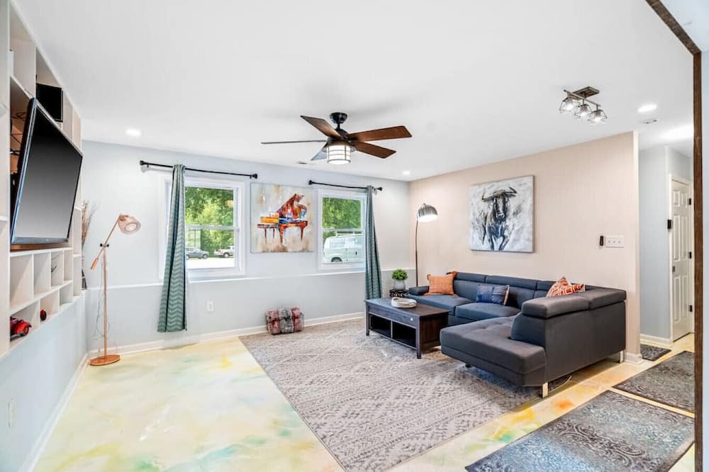 Photo of Livingroom in Northeast Raleigh
