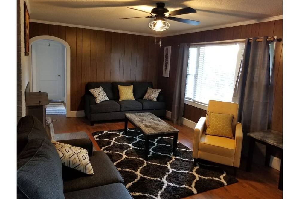 Photo of Livingroom in Hudson