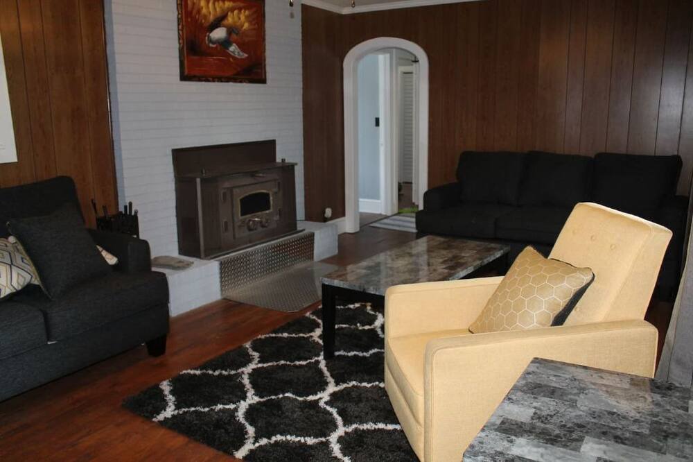 Photo of Livingroom in Hudson