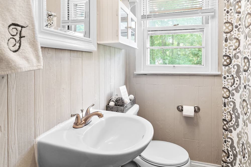 Photo of Bathroom in Eden