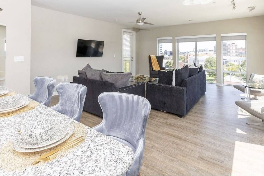 Photo of Livingroom in Downtown