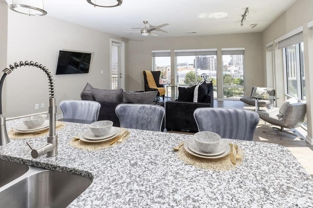 Photo of Livingroom in Downtown