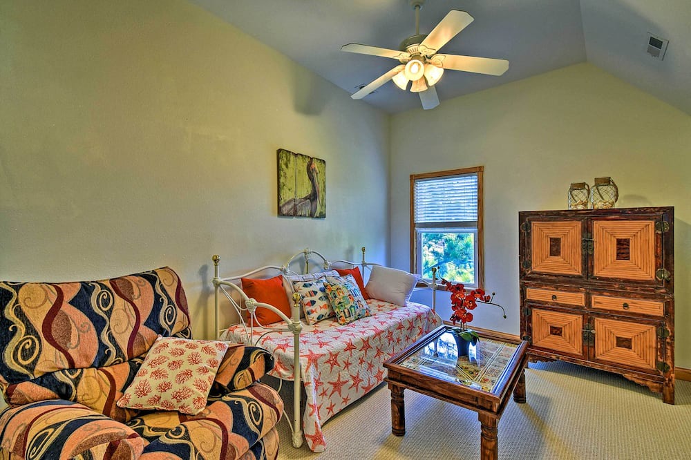 Photo of Livingroom in Colington Harbour