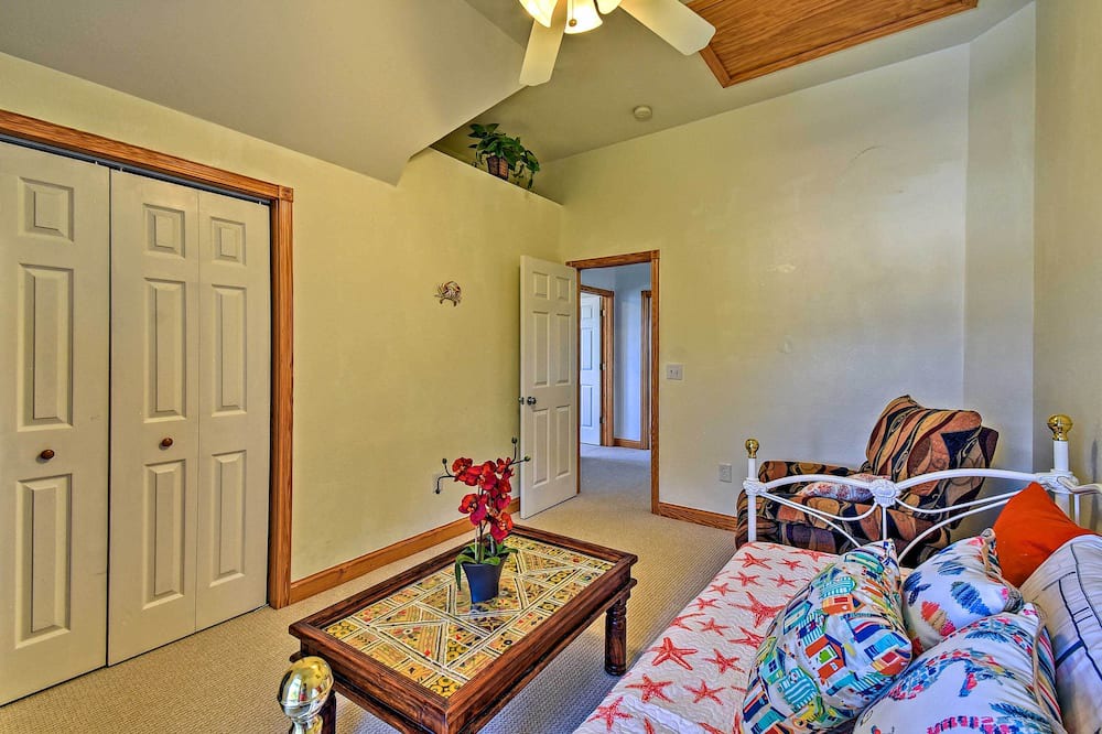 Photo of Livingroom in Colington Harbour