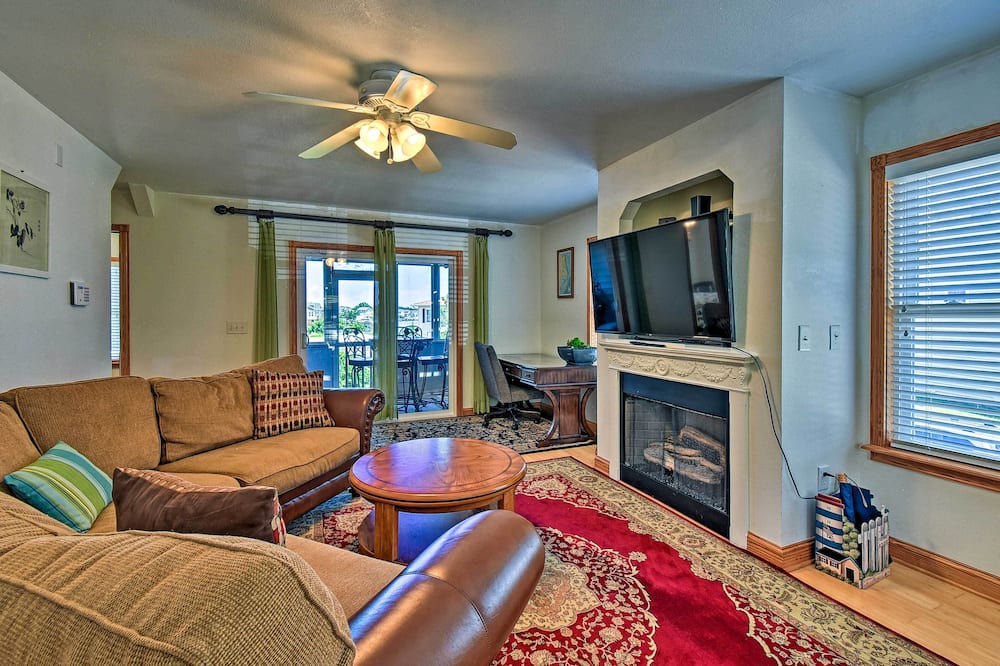Photo of Livingroom in Colington Harbour