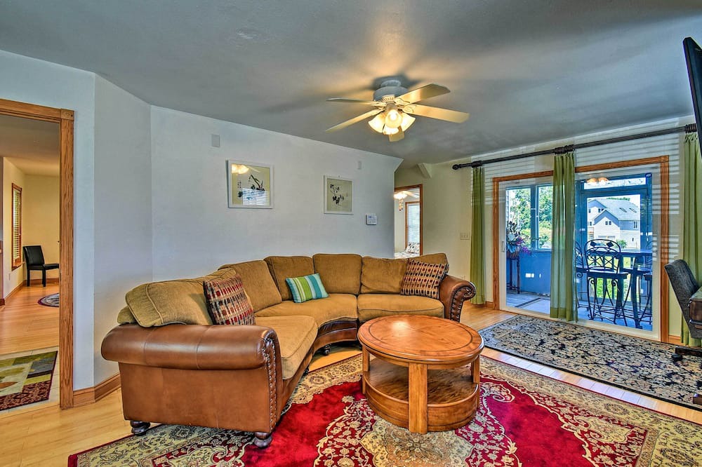 Photo of Livingroom in Colington Harbour