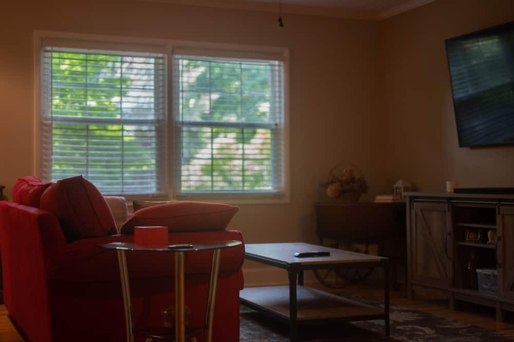 Photo of Livingroom in Jamestown