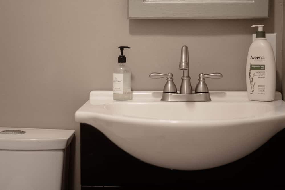 Photo of Bathroom in Jamestown