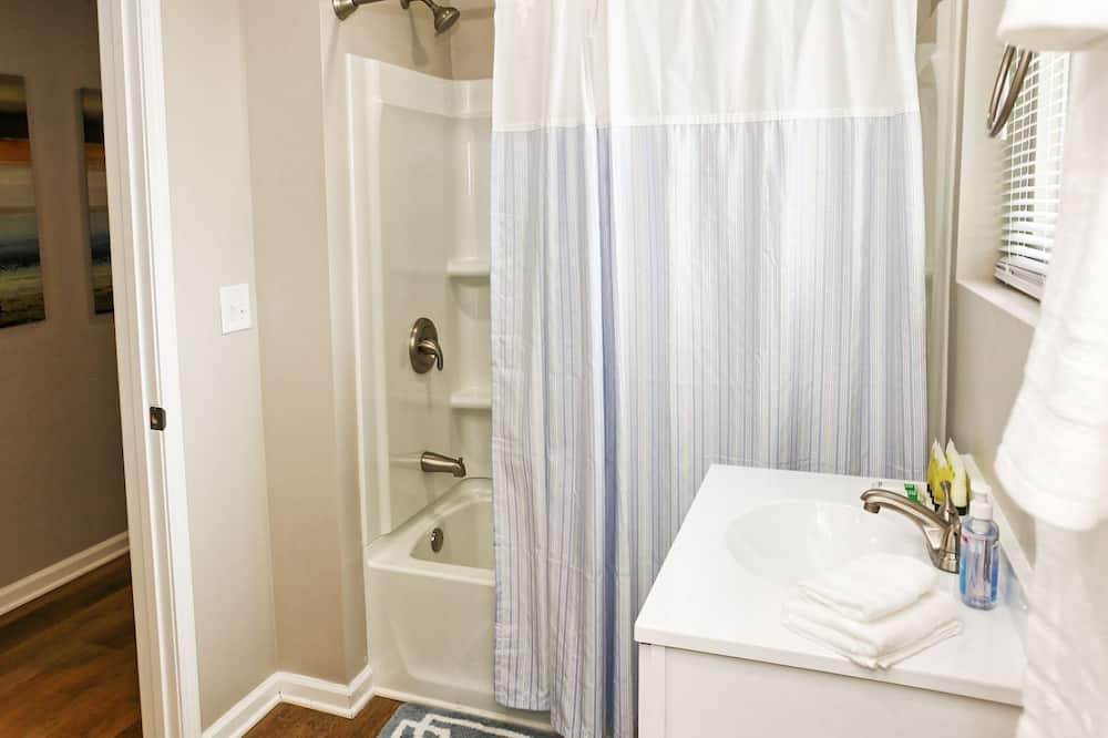 Photo of Bathroom in Maiden