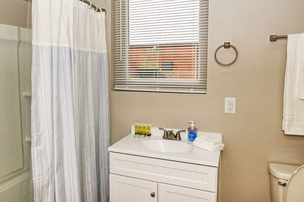 Photo of Bathroom in Maiden