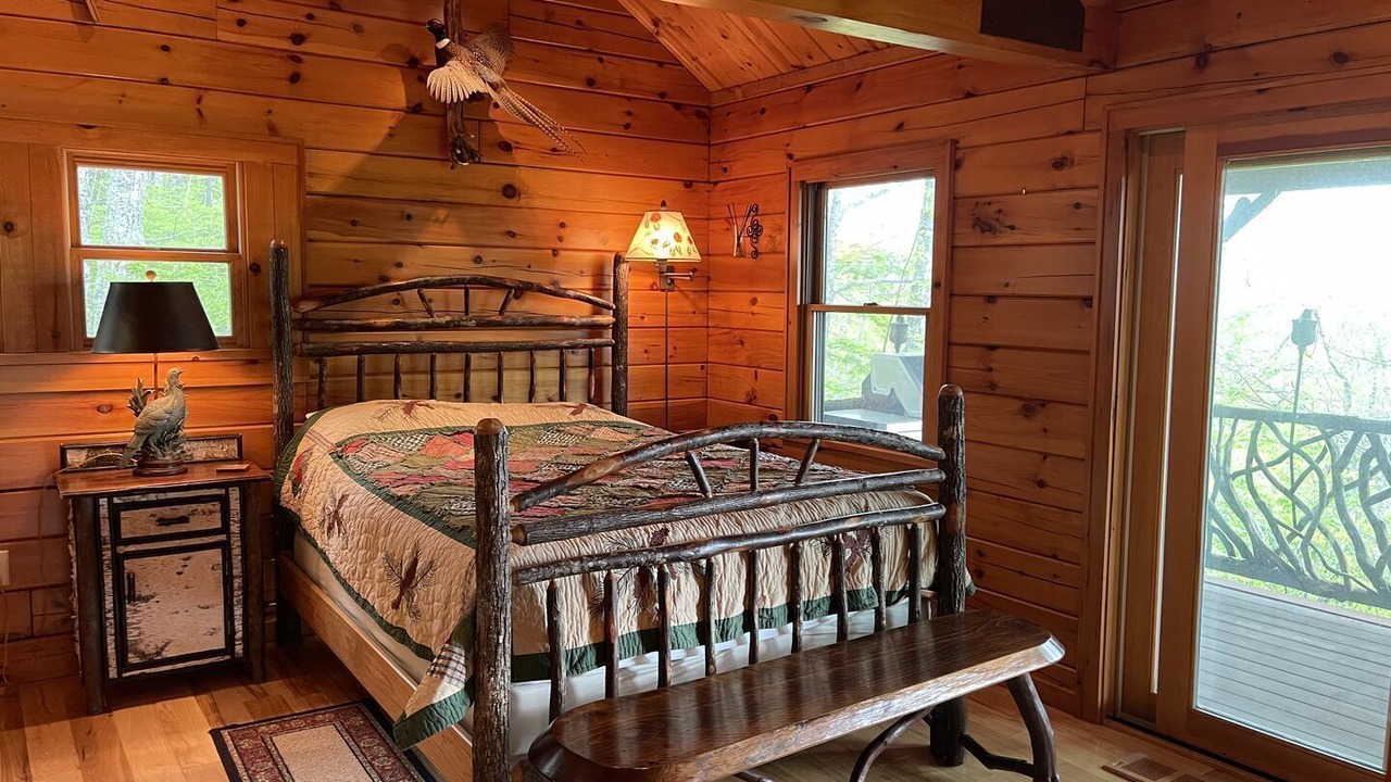 Photo of Bedroom in Tuckasegee