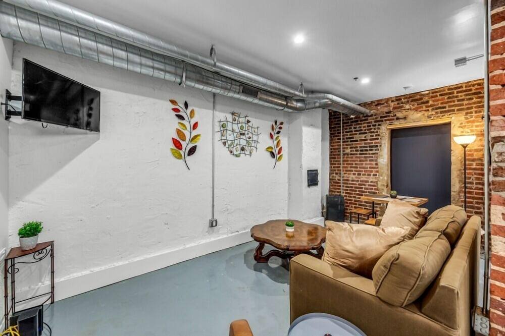 Photo of Livingroom in Downtown Greensboro