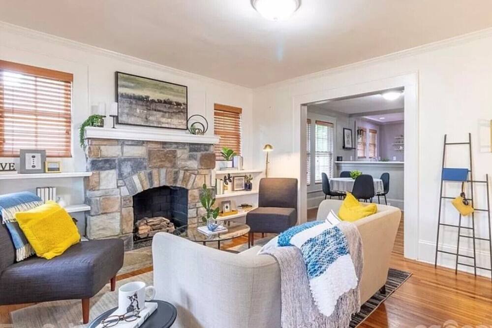 Photo of Livingroom in North Charlotte