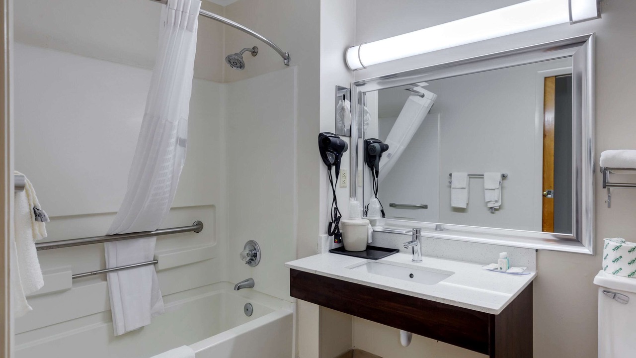 Photo of Bathroom in Roxboro