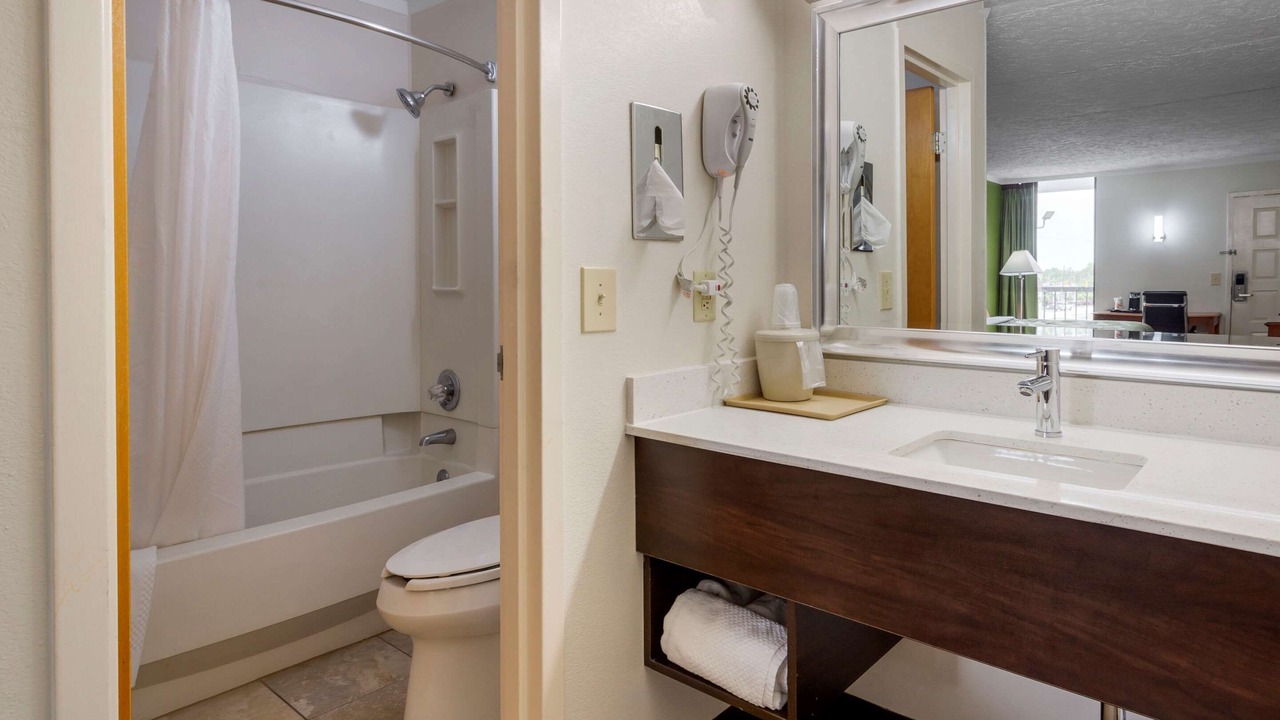 Photo of Bathroom in Roxboro