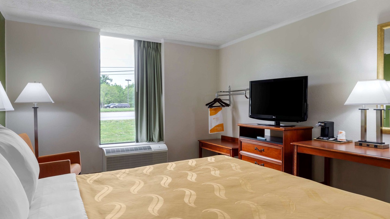 Photo of Bedroom in Roxboro