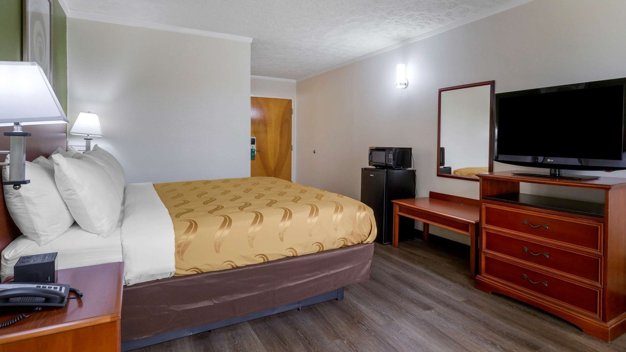 Photo of Bedroom in Roxboro